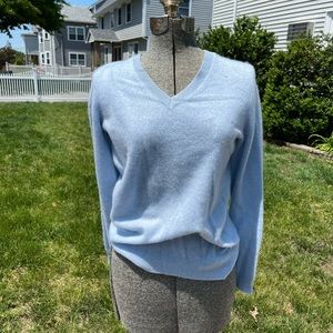 100% Cashmere Rachel Zoe V-neck Sweater light blue. NWT